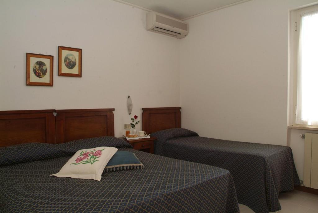 מרינה די גרוסטו Residence I Due Pini חדר תמונה