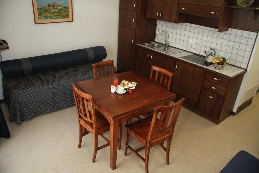 מרינה די גרוסטו Residence I Due Pini חדר תמונה
