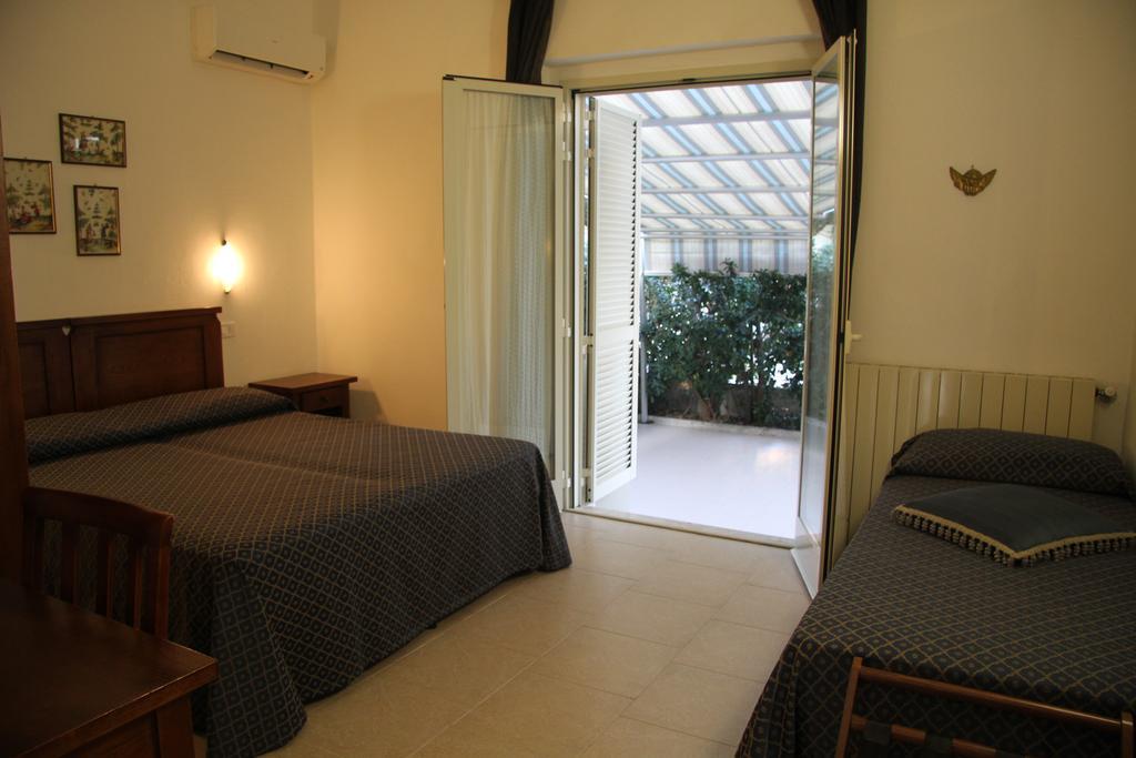 מרינה די גרוסטו Residence I Due Pini מראה חיצוני תמונה