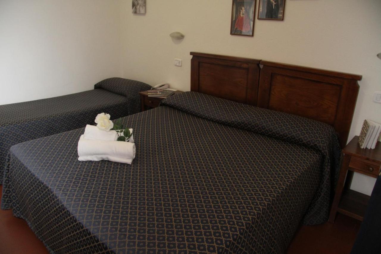 מרינה די גרוסטו Residence I Due Pini מראה חיצוני תמונה